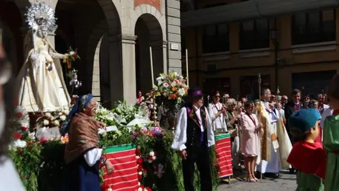 ofrenda floral Virgen de la Concha _40