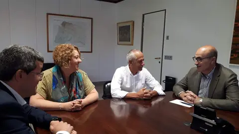 Delegado con Cruz Roja 1 