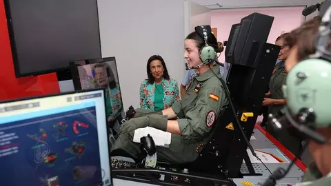 La ministra de Defensa, Margarita Robles, durante su visita a la Academia General del Aire, Base Aérea de San Javier (Murcia).