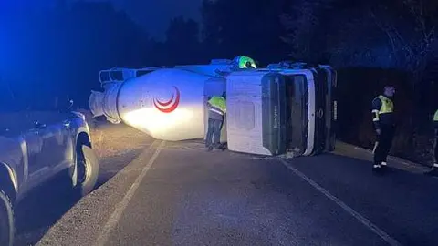 VUELCO CAMIÓN CUBA HORMIGÓN