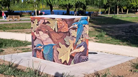 2024-09-20.- Centro de transformación pintado por artista local