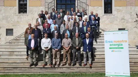 Foto de familia de los empleados de Iberdrola homenajeados