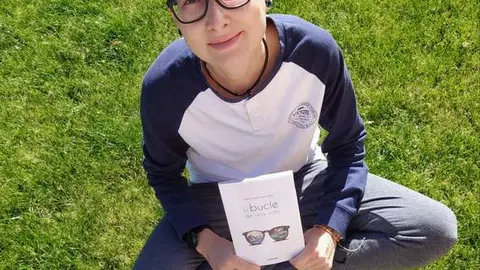 Rocio Ramos con su libro El Bucle de la Vida. IMAGEN CEDIDA