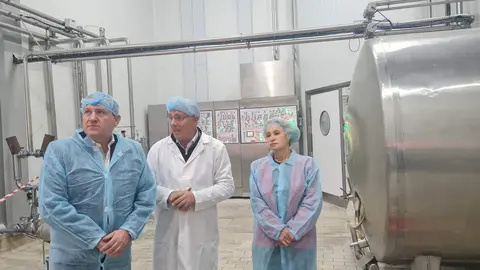 El Presidente de la Diputación en una visita a Quesos El Pastor