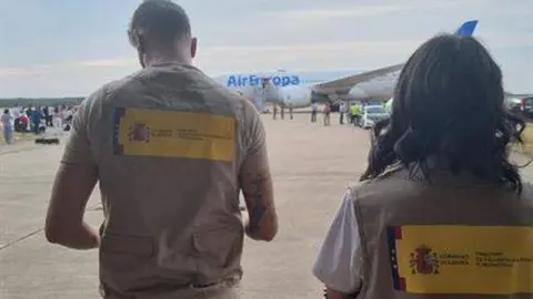 Familias evacuadas llegan a Torrejón de Ardoz. (Pool Moncloa)