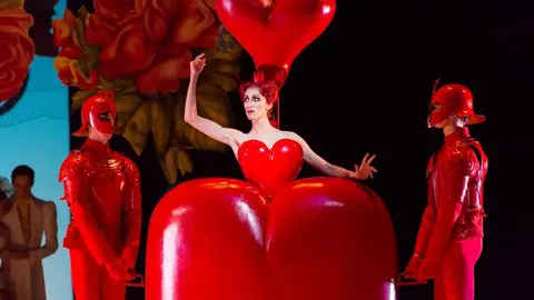 Itziar Mendizabal as the Queen of Hearts

ALICE by Wheeldon,      , Choreography - Christopher Wheeldon , Designs - Bob Crowley, Lighting design - 
Natasha Katz, The Royal Ballet 2013, Credit: Johan Persson/