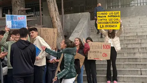 Estudiantes manifestandose EBAU_4