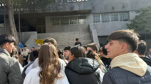 Estudiantes manifestandose EBAU_5