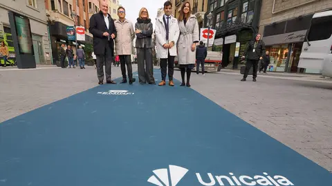 Valladolid. 17/10/24. Inauguración de la alfombra azul de Unicaja, en un acto que ha contado con la participación del alcalde de Valladolid Jesús julio Carnero, la concejala de Turismo Blanca Jiménez, el director de Seminci José Luis Cienfuegos y la directora de comunicación de Unicaja María José Rivera. PHOTOGENIC
