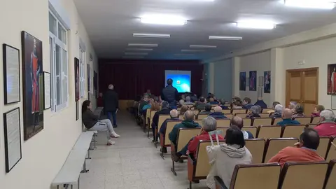 reunión vecinos de Santibáñez de Vidriales en contra de la planta de biogas. IMAGEN CEDIDA