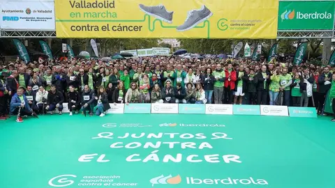 2024-10-27.- Pistoletazo de salida con las autoridades en la XIII Marcha Valladolid contra el cáncer