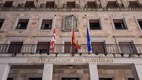 banderas a media asta en la Subdelegación del Gobierno de Zamora