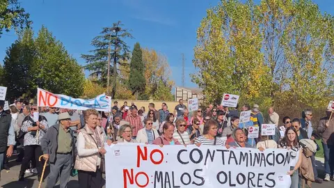 manifestación contra la planta de biogás en Santibáñez de Vidriales  (1)