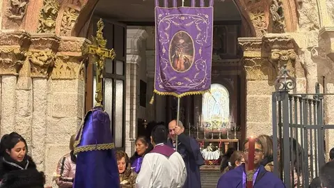La Hermandad del Se&ntilde;or de los Milagros Traslada su Imagen_5