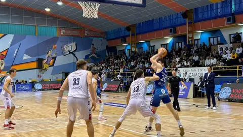 CB ZAMORA