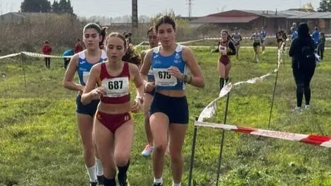 cabeza de carrera sub 16 en un mometo decisivo de la misma