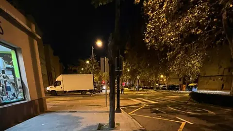 Furgoneta mal aparcada. Imagen de Facebook