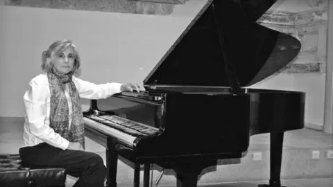 Maria Victoria Martín