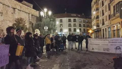 Homenaje a las víctimas de violencia de género en la Plaza mayor de Zamora