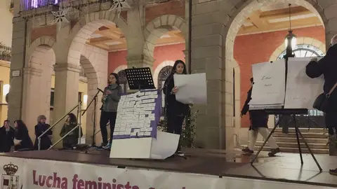 Homenaje a las víctimas de violencia de género en la Plaza mayor de Zamora