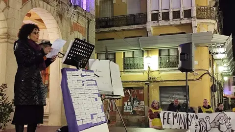 Homenaje a las víctimas de violencia de género en la Plaza mayor de Zamora