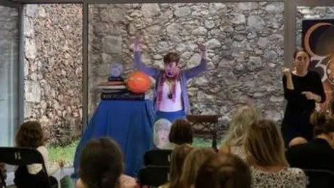 Sandra Alonso en Biblioteca