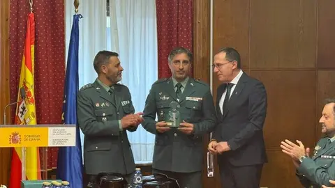 El guardia civil José Luis Otero recibe un reconocimiento a su labor en la Subdelegación del Gobierno en Zamora_4