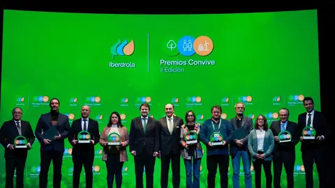Mañueco y Galán con los ganadores de los Premios Convive