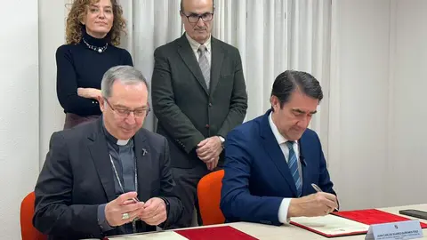 firma de convenio entre la diócesis y la Junta