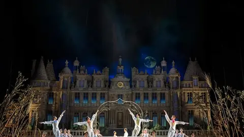A scene from Cinderella by Frederick Ashton @ Royal Opera House. A Royal Ballet New Production. Conductor, Koen Kessels.
(Opening 27-03-2023)
�Tristram Kenton 03-23
(3 Raveley Street, LONDON NW5 2HX TEL 0207 267 5550  Mob 07973 617 355)email: tristram@tristramkenton.com