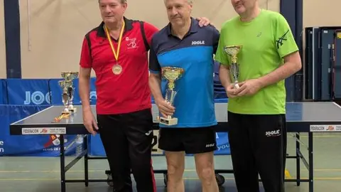 Jose Maria Lobato( camiseta azul). Veteranos +60