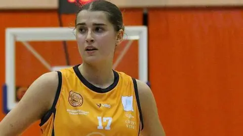 Zoe Hernández, Zamarat