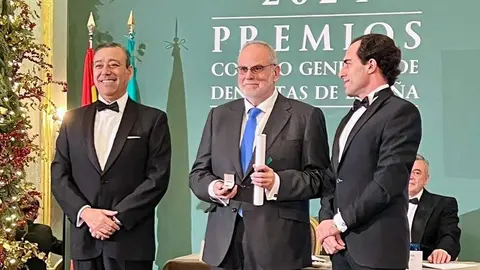 José Manuel Cuadrillero Martín, distinguido como Miembro de Honor del Consejo General de Dentistas de España