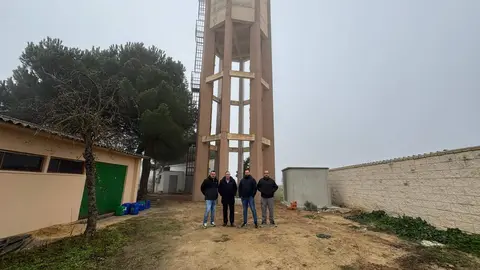 Reparación del depósito de agua en Casaseca de las Chanas