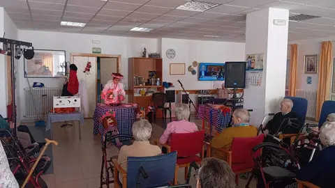 residencia San Tirso de Santibáñez de Tera disfruta de un día de villancicos  (10)