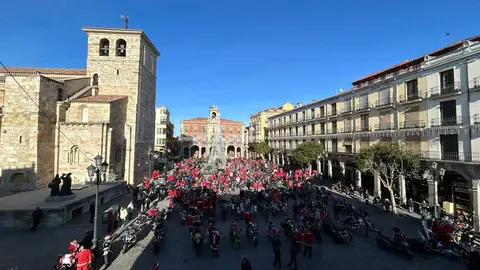La Papanoelada Motera toma la Plaza Mayor de Zamora
