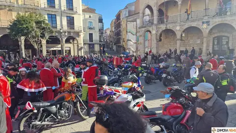 La Papanoelada Motera toma la Plaza Mayor de Zamora