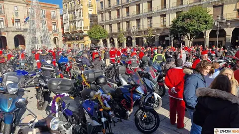 La Papanoelada Motera toma la Plaza Mayor de Zamora