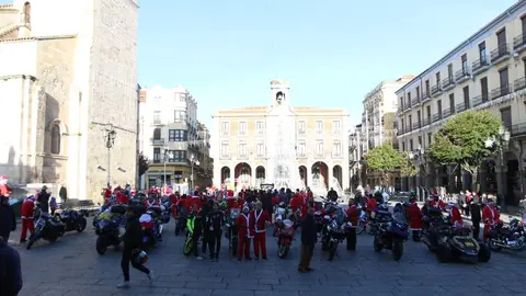 La Papanoelada Motera toma la Plaza Mayor de Zamora