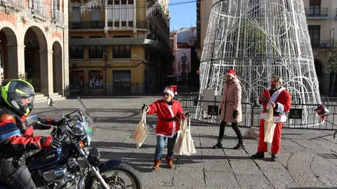 La Papanoelada Motera toma la Plaza Mayor de Zamora