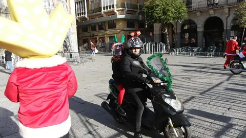 La Papanoelada Motera toma la Plaza Mayor de Zamora
