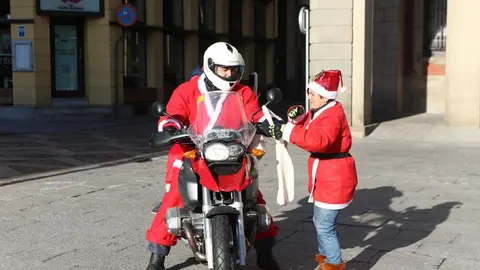 La Papanoelada Motera toma la Plaza Mayor de Zamora