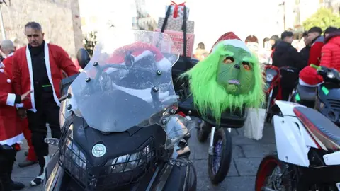 La Papanoelada Motera toma la Plaza Mayor de Zamora