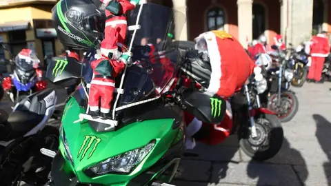 La Papanoelada Motera toma la Plaza Mayor de Zamora