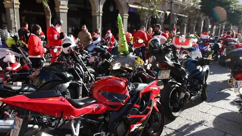 La Papanoelada Motera toma la Plaza Mayor de Zamora