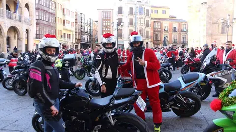 La Papanoelada Motera toma la Plaza Mayor de Zamora