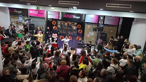 pre Nochevieja en el CC Valderaduey  (2)