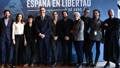 Foto de familia del acto España en Libertad IMAGEN MONCLOA