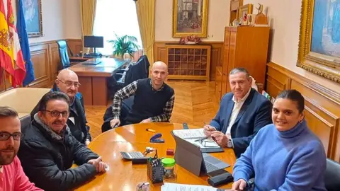 La Cofradía de Jesús Nazareno y Ánimas de la Campanilla de Toro presenta sus inquietudes e iniciativas en la Diputación de Zamora