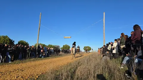 Carrera de cintos en Fuentes de Ropel. IMAGEN CEDIDA  (2)